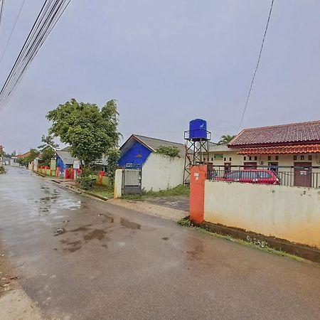 Oyo Life 93590 Penginapan Palapa 10 Syariah Bandar Lampung Zewnętrze zdjęcie